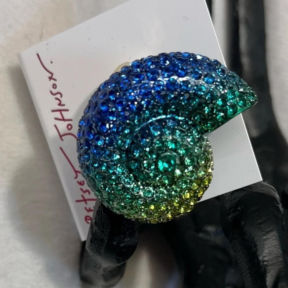 💙💚BETSEY JOHNSON MERMAID JEWELS SHELL Gold Tone Glass Crystals Stretch Ring💙💚NWT